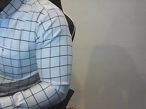 Snapshot of Kalel17073 chatting on 06-24-26, 03:44 Kalel17073 online show from 06-24-26, 03:44