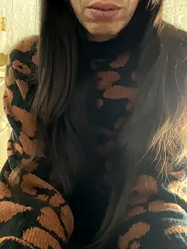 Snapshot of SHARONRodrig chatting on 10-22-25, 03:56 SHARONRodrig online show from 10-22-25, 03:56