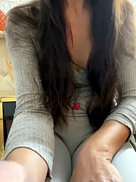 Snapshot of SHARONRodrig chatting on 10-26-25, 05:52 SHARONRodrig online show from 10-26-25, 05:52