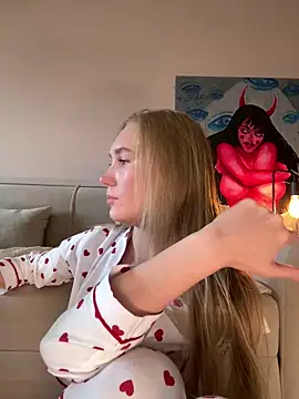 MariaTull online show from 06-19-26, 03:16