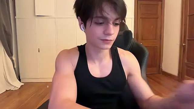 Snapshot of SasukeUhchiaa chatting on 12-21-25, 05:25 SasukeUhchiaa online show from 12-21-25, 05:25