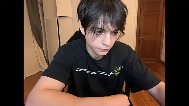 Snapshot of SasukeUhchiaa chatting on 12-22-25, 05:59 SasukeUhchiaa online show from 12-22-25, 05:59