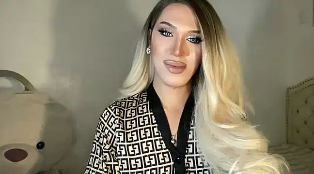 Snapshot of Ts_glamxxxx chatting on 02-11-25, 01:31 Ts glamxxxx online show from 02-11-25, 01:31