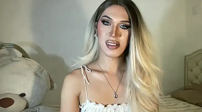 Snapshot of Ts_glamxxxx chatting on 02-15-25, 03:42 Ts glamxxxx online show from 02-15-25, 03:42