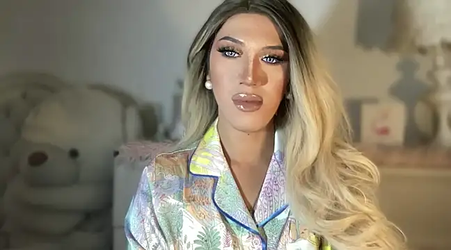 Snapshot of Ts_glamxxxx chatting on 03-08-25, 03:56 Ts glamxxxx online show from 03-08-25, 03:56