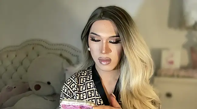 Snapshot of Ts_glamxxxx chatting on 03-15-25, 05:08 Ts glamxxxx online show from 03-15-25, 05:08