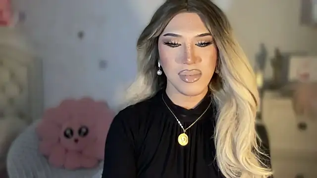 Snapshot of Ts_glamxxxx chatting on 09-11-25, 12:00 Ts glamxxxx online show from 09-11-25, 12:00