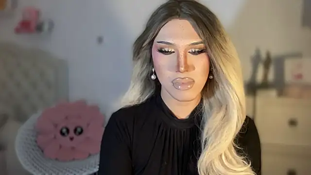 Snapshot of Ts_glamxxxx chatting on 09-30-25, 01:10 Ts glamxxxx online show from 09-30-25, 01:10