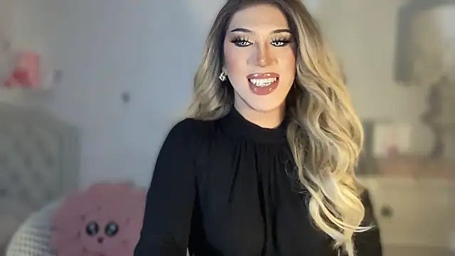 Snapshot of Ts_glamxxxx chatting on 10-13-25, 01:27 Ts glamxxxx online show from 10-13-25, 01:27