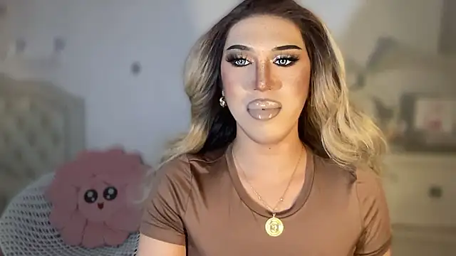 Snapshot of Ts_glamxxxx chatting on 10-20-25, 01:28 Ts glamxxxx online show from 10-20-25, 01:28