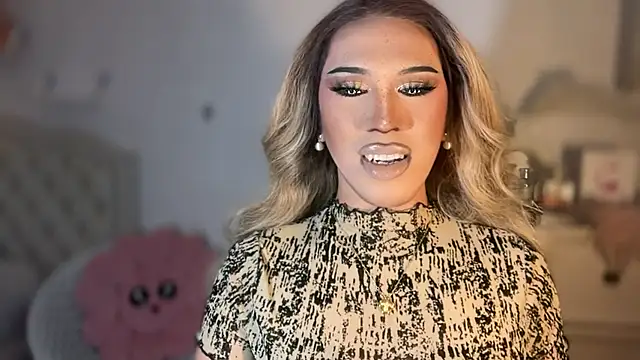 Snapshot of Ts_glamxxxx chatting on 10-24-25, 02:08 Ts glamxxxx online show from 10-24-25, 02:08