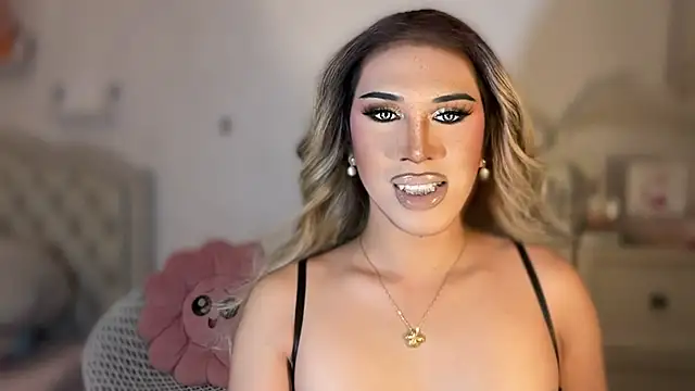 Snapshot of Ts_glamxxxx chatting on 10-28-25, 02:04 Ts glamxxxx online show from 10-28-25, 02:04