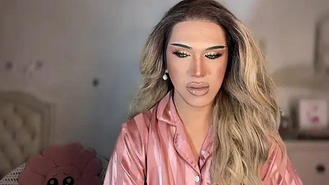 Snapshot of Ts_glamxxxx chatting on 11-22-25, 12:42 Ts glamxxxx online show from 11-22-25, 12:42