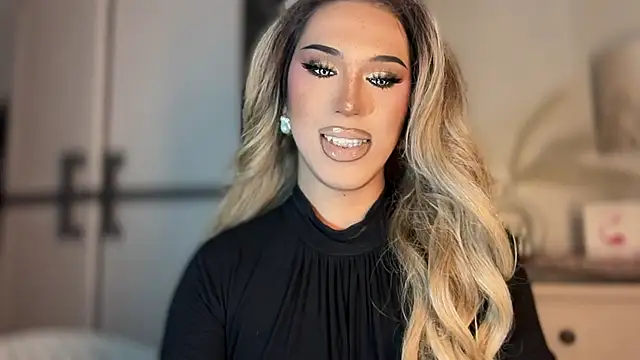 Snapshot of Ts_glamxxxx chatting on 12-04-25, 01:26 Ts glamxxxx online show from 12-04-25, 01:26