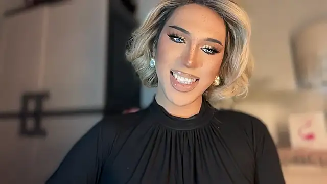 Snapshot of Ts_glamxxxx chatting on 12-05-25, 11:52 Ts glamxxxx online show from 12-05-25, 11:52