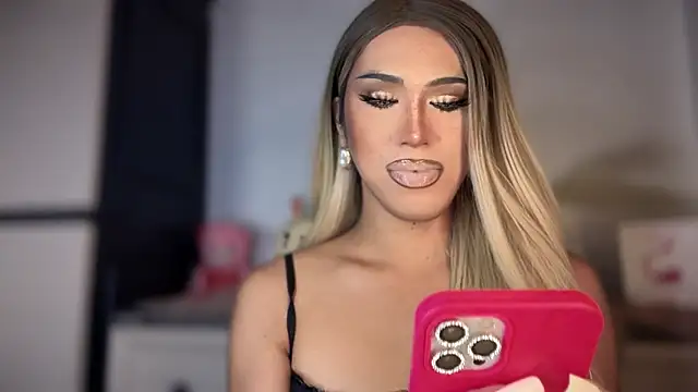 Snapshot of Ts_glamxxxx chatting on 01-06-26, 01:42 Ts glamxxxx online show from 01-06-26, 01:42