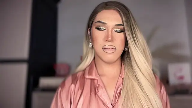 Snapshot of Ts_glamxxxx chatting on 01-07-26, 01:41 Ts glamxxxx online show from 01-07-26, 01:41