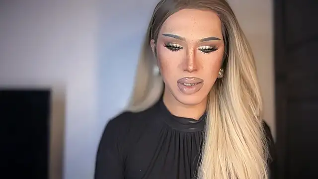 Snapshot of Ts_glamxxxx chatting on 01-18-26, 02:04 Ts glamxxxx online show from 01-18-26, 02:04