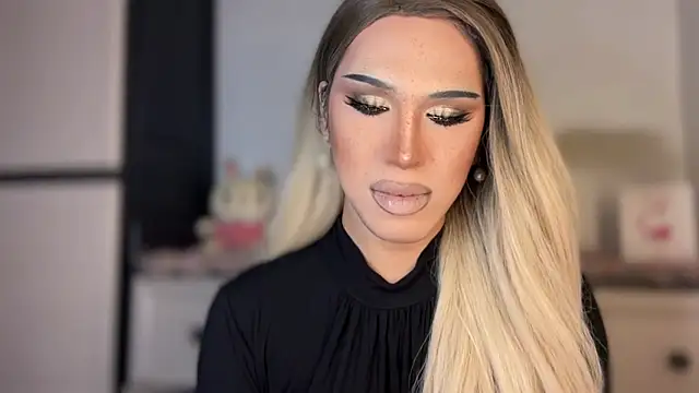 Snapshot of Ts_glamxxxx chatting on 02-10-26, 03:32 Ts glamxxxx online show from 02-10-26, 03:32