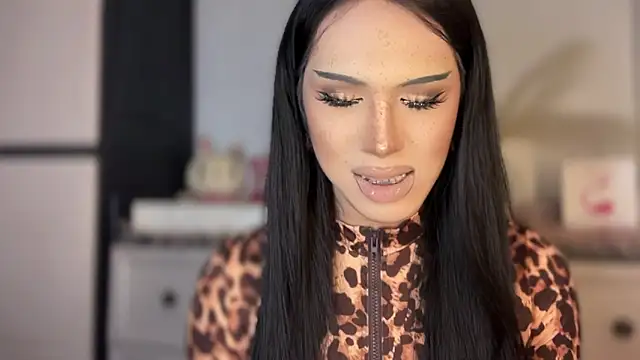 Snapshot of Ts_glamxxxx chatting on 02-18-26, 01:01 Ts glamxxxx online show from 02-18-26, 01:01