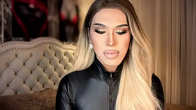 Snapshot of Ts_glamxxxx chatting on 03-03-26, 03:23 Ts glamxxxx online show from 03-03-26, 03:23