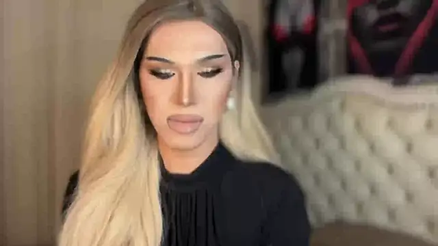 Snapshot of Ts_glamxxxx chatting on 03-05-26, 01:01 Ts glamxxxx online show from 03-05-26, 01:01