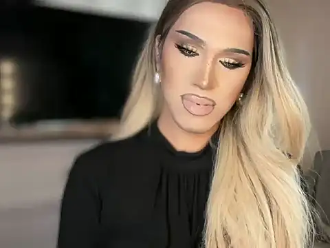 Snapshot of Ts_glamxxxx chatting on 03-06-26, 01:57 Ts glamxxxx online show from 03-06-26, 01:57