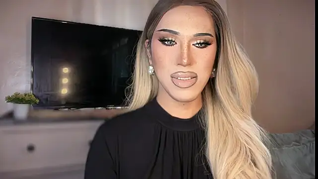 Snapshot of Ts_glamxxxx chatting on 03-08-26, 01:14 Ts glamxxxx online show from 03-08-26, 01:14