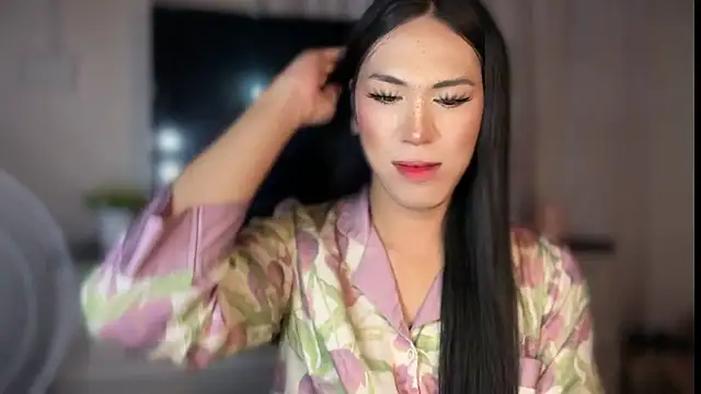 Snapshot of Ts_glamxxxx chatting on 03-08-26, 02:43 Ts glamxxxx online show from 03-08-26, 02:43