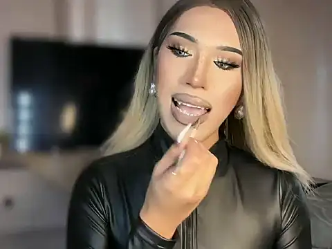 Snapshot of Ts_glamxxxx chatting on 03-10-26, 01:54 Ts glamxxxx online show from 03-10-26, 01:54