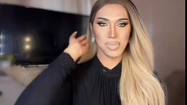 Snapshot of Ts_glamxxxx chatting on 03-12-26, 12:39 Ts glamxxxx online show from 03-12-26, 12:39