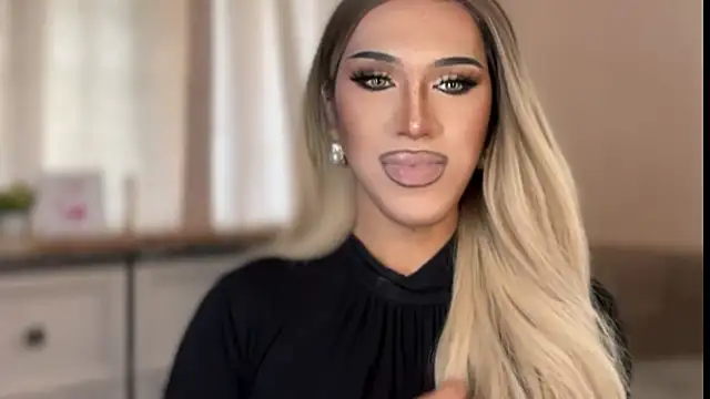 Snapshot of Ts_glamxxxx chatting on 03-13-26, 01:45 Ts glamxxxx online show from 03-13-26, 01:45