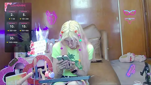 Skinygirl online show from 11-12-25, 11:58