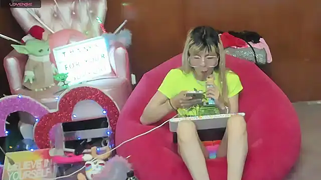 Skinygirl online show from 04-23-26, 11:07