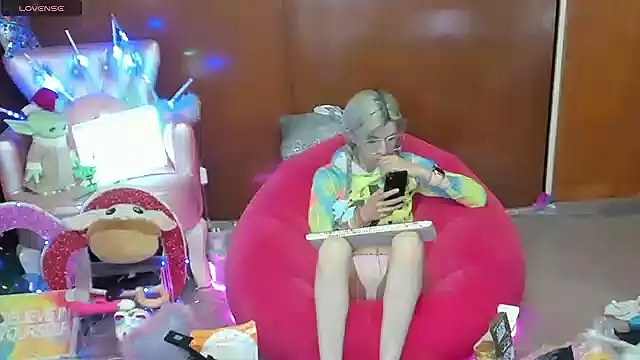 Skinygirl online show from 05-18-26, 11:10