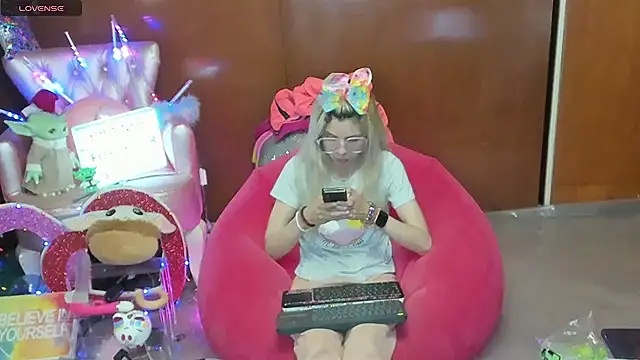Skinygirl online show from 07-09-26, 12:04