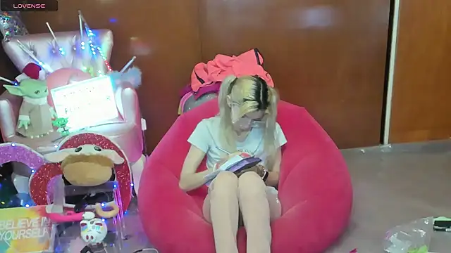 Skinygirl online show from 07-10-26, 12:26