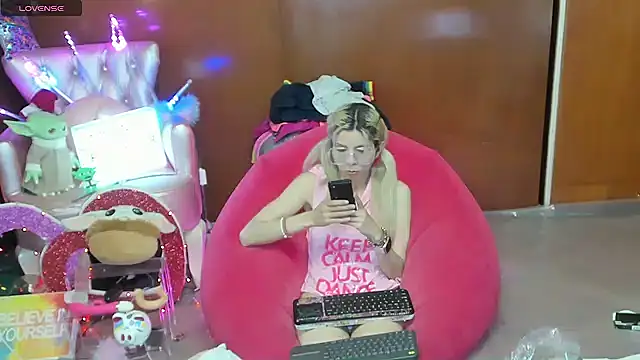 Skinygirl online show from 07-11-26, 12:46