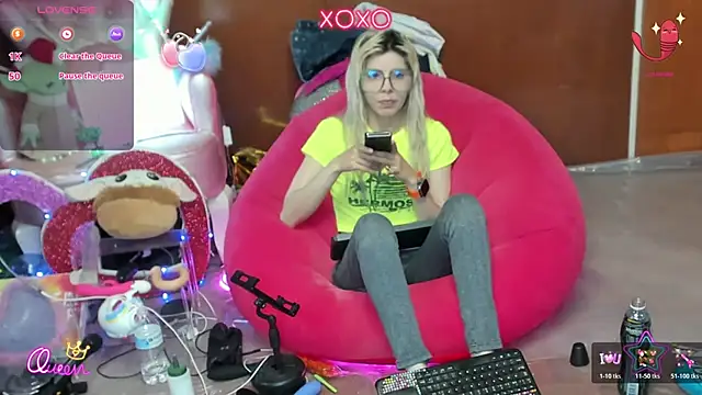 Skinygirl online show from 07-31-26, 01:05