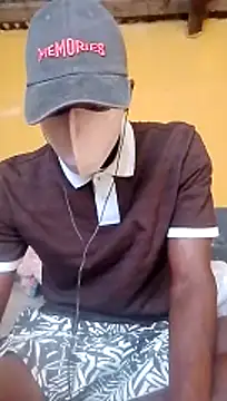 Snapshot of LULE37587001 chatting on 02-22-26, 02:04 LULE37587001 online show from 02-22-26, 02:04