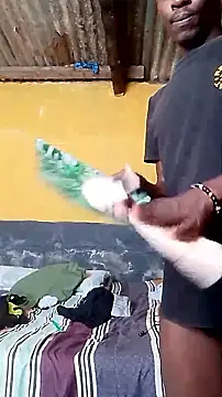 Snapshot of LULE37587001 chatting on 03-12-26, 06:52 LULE37587001 online show from 03-12-26, 06:52