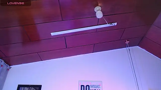 vaness weet online show from 03-08-25, 11:07