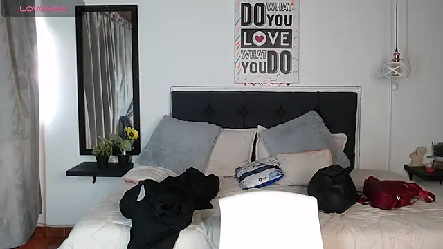 vaness weet online show from 03-10-25, 08:01