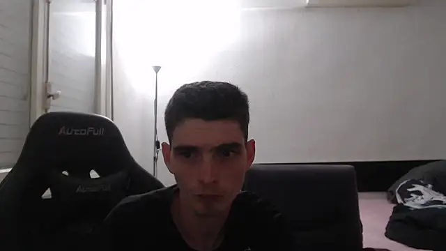 Snapshot of OnlySolovicio chatting on 10-29-25, 07:48 OnlySolovicio online show from 10-29-25, 07:48