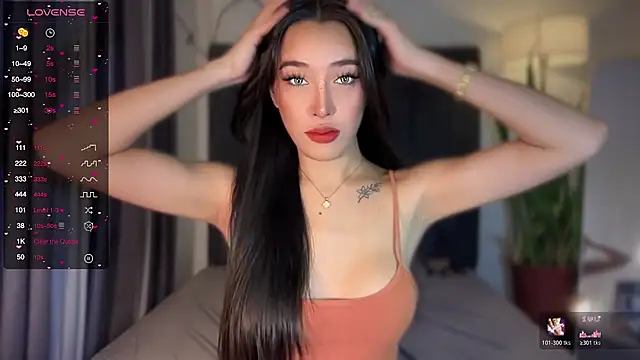 Snapshot of wiggle_nibble chatting on 10-24-25, 08:49 wiggle nibble online show from 10-24-25, 08:49