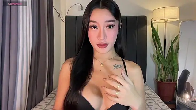 Snapshot of wiggle_nibble chatting on 11-23-25, 05:57 wiggle nibble online show from 11-23-25, 05:57