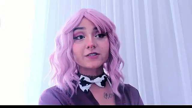 Emma Torres   online show from 02-15-25, 06:33