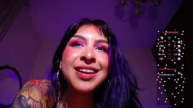 Snapshot of Cinamoonn chatting on 03-18-25, 10:48 Cinamoonn online show from 03-18-25, 10:48