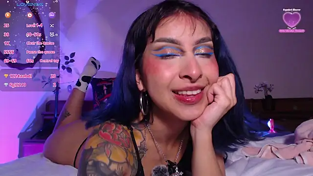 Snapshot of Cinamoonn chatting on 03-22-25, 02:16 Cinamoonn online show from 03-22-25, 02:16