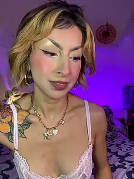 Snapshot of Cinamoonn chatting on 10-22-25, 08:30 Cinamoonn online show from 10-22-25, 08:30